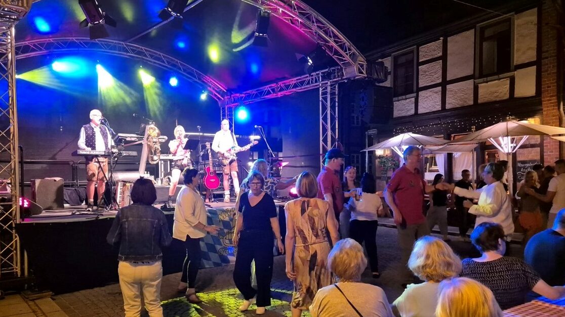 bayerische partyband am Kohlmarkt / Löwenbräu